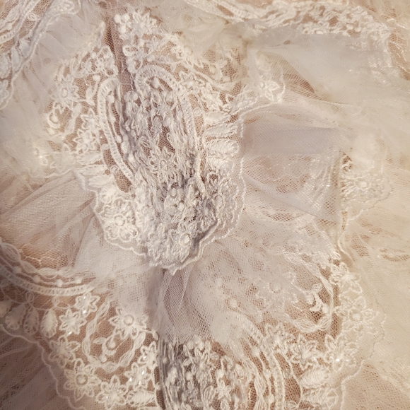 Size 4 Wedding dress, trumpet slip, head piece, veil, ribbon sequence belt. - Picture 6 of 13